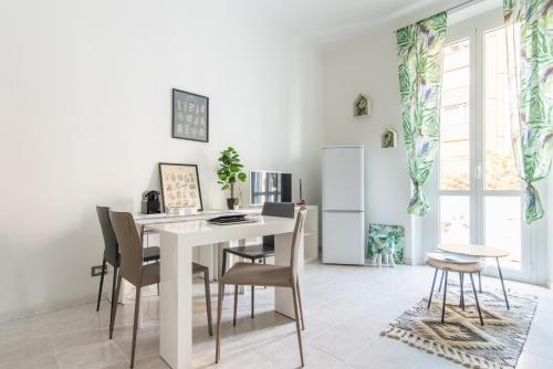 A kitchen or kitchenette at La casa sull'albero City Life