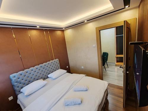 Ένα ή περισσότερα κρεβάτια σε δωμάτιο στο Relax Apartment with sauna and jacuzzi in city center