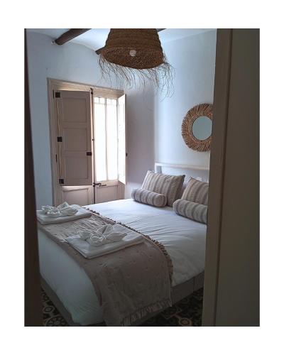 a bedroom with a large white bed with a mirror at Casa Morel in Morella
