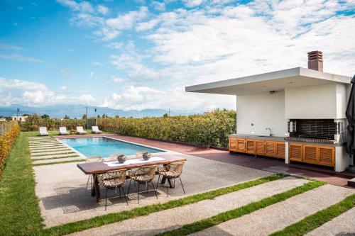 Φωτογραφία από το άλμπουμ του Casa NV - a Luxury Escape σε Ροδιά
