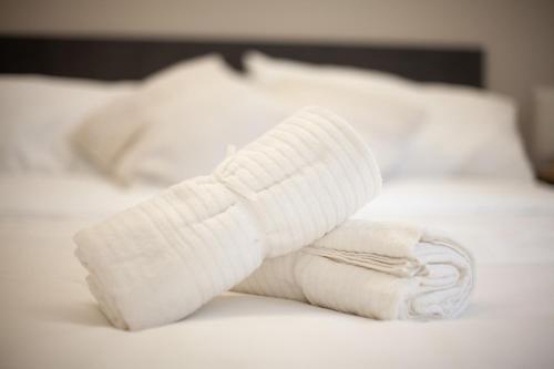 Luxury San Siro Apartment, 5 min Metro, Balcony & Fast WiFi