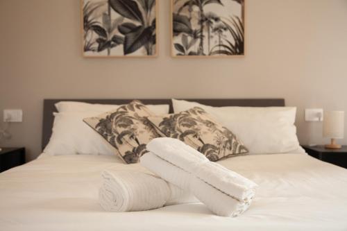 Luxury San Siro Apartment, 5 min Metro, Balcony & Fast WiFi
