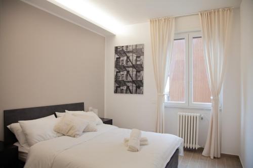 Luxury San Siro Apartment, 5 min Metro, Balcony & Fast WiFi