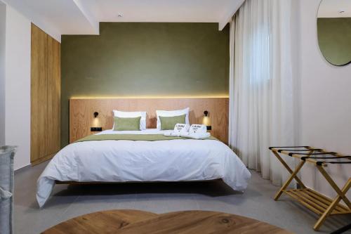 Letto o letti in una camera di LIMNI Boutique Experience Evia