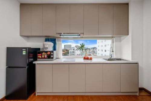 Η κουζίνα ή μικρή κουζίνα στο ELC Da Nang Hotel