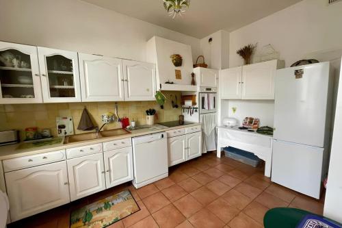 Η κουζίνα ή μικρή κουζίνα στο " Le cocon Hyérois" 100m2 - Wifi & Garage