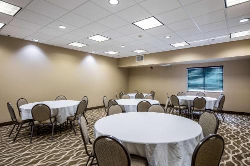Бизнес-центр и/или конференц-зал в Comfort Inn Bonner Springs Kansas City