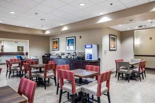 Гостиная зона в Comfort Inn Bonner Springs Kansas City