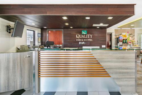 Sijil, anugerah, tanda atau dokumen lain yang dipamerkan di Quality Inn & Suites Sacramento Downtown Area