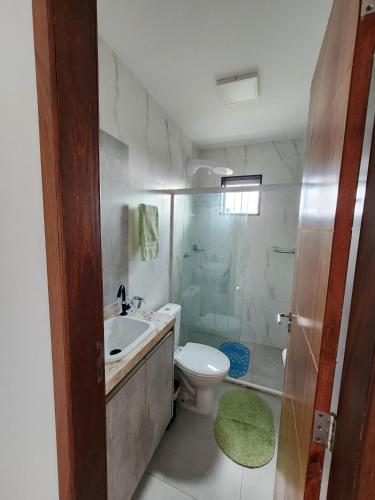 a bathroom with a toilet and a sink and a shower at Apartamento Vale da Lua, Bezerros in Bezerros
