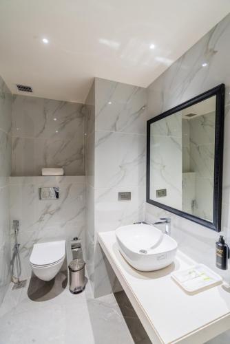 Un baño de Hotel SRH