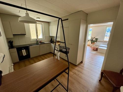 a living room with a kitchen and a dining table at Spacious, stylish & central apartment, Great excursions in surrounding area in Meiringen