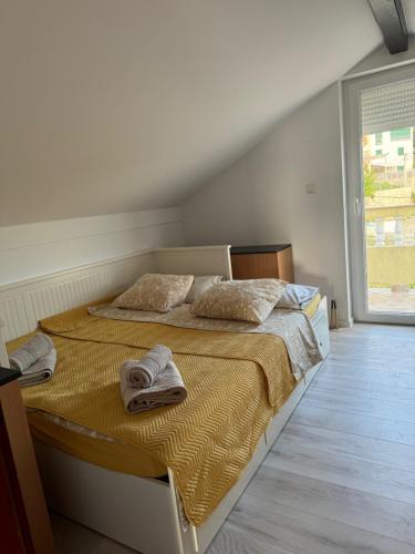a bedroom with a bed with towels on it at apartment IVA in Supetarska Draga