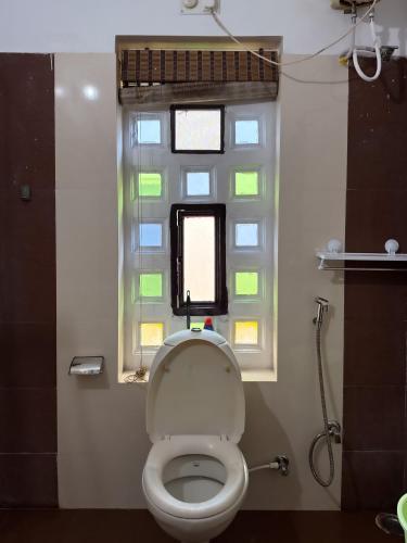 Bilik mandi di Mohan Villa Home Stay