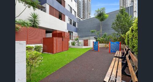 Herní místnost nebo prostor pro děti v ubytování CozyNest Parramatta Modern 2BR with Parking