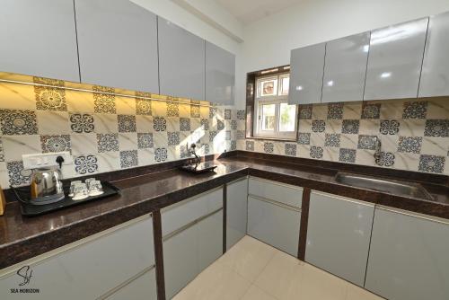 Cucina o angolo cottura di Sea Horizon Resort