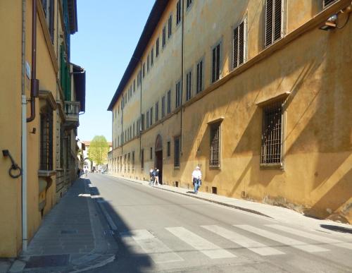 Bright 3-Bedroom Apartment with Patio in Florence Historic Center Near Duomo