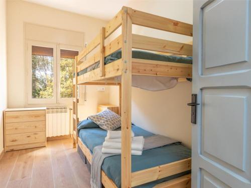 a bedroom with two bunk beds and a window at Mas Mare de la Font: La Forja / 1094 in Castelló d'Empúries