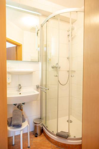 Koupelna v ubytování AaRa Hotel