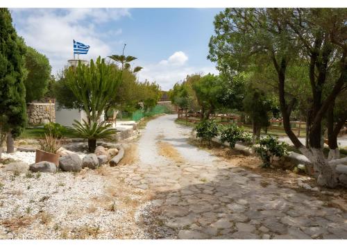 Κήπος έξω από το Luna Rossa Milos - Olive Home