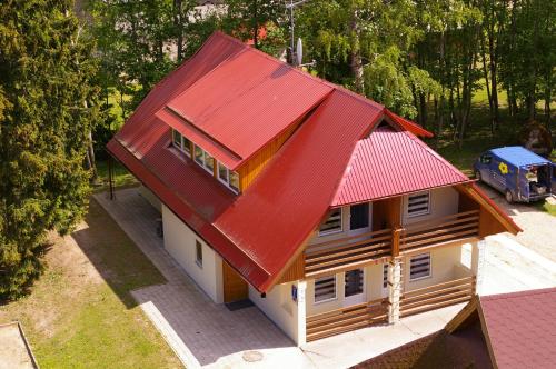 an overhead view of a house with a red roof at Waide Motel in Elva