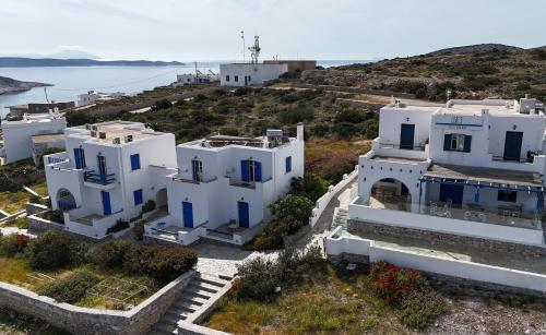 an aerial view of a white house with the ocean at Aiolos Iraklia in Iraklia