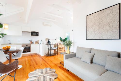 Bica Blue 1BR Loft w Riverview n AC by LU Holidays