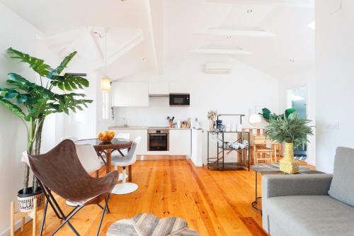 Bica Blue 1BR Loft w Riverview n AC by LU Holidays