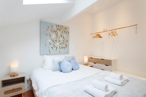 Bica Blue 1BR Loft w Riverview n AC by LU Holidays