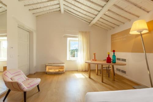 A seating area at Mastrojanni Relais