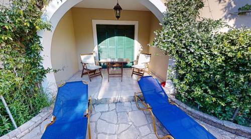 a backyard with a slide and a table and chairs at Andrikos Studios in (( Kalodhikátika ))