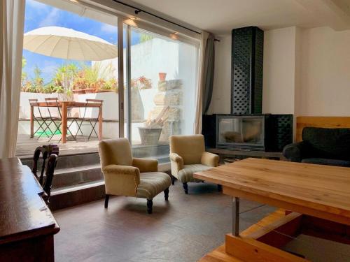 Sunny Apartment in Town with Terrace