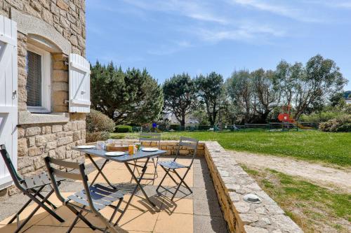 Idéal 4 adultes et 1 enfant à 300m de la plage