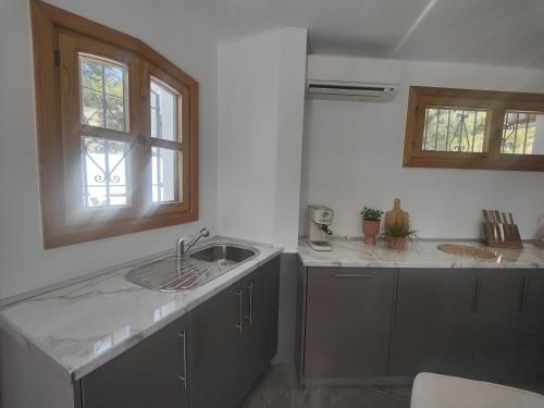 a kitchen with a sink and a window at AP417 Los Mandarinos in El Molino
