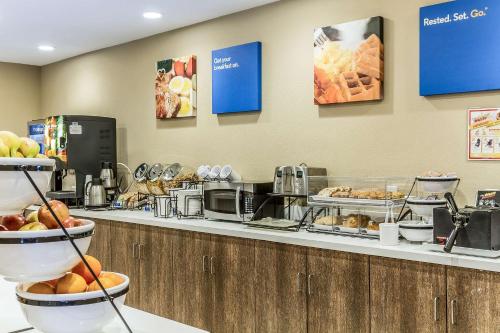 a bakery counter with aasteryasteryasteryasteryasteryasteryasteryasteryasteryasteryastery at Comfort Inn Santa Cruz North in Santa Cruz
