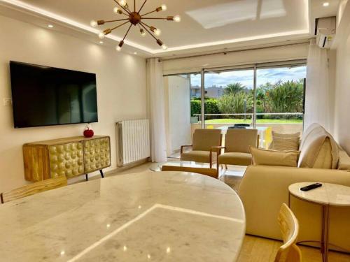90 m2, 5 min walk to Croisette, Basse Californie