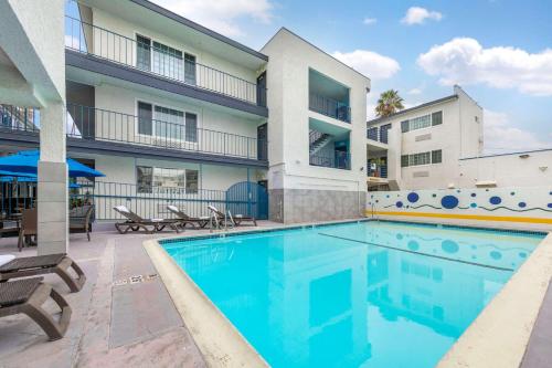 a swimming pool in front of a apartment building at Comfort Inn Santa Monica - West Los Angeles in Los Angeles