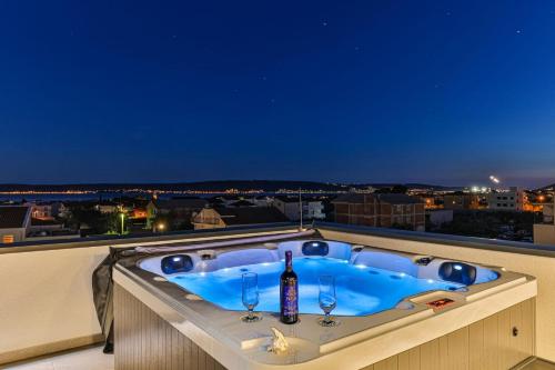 Luxury Apartment Carpe Diem, Roof Terrace with Jacuzzi