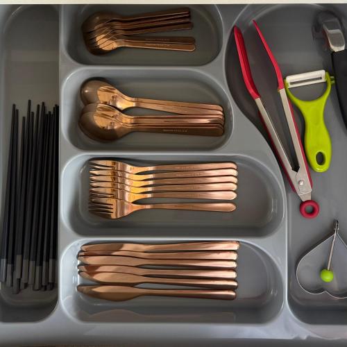 a plastic container with wooden utensils and scissors at La Vie - Ocean Paradise in Toucheng