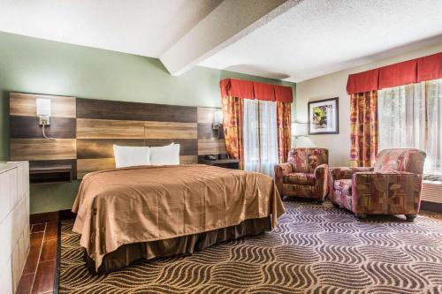 a hotel room with a bed and two chairs at Quality Inn Black Mountain-Asheville East in Black Mountain