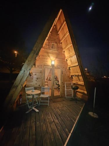 Tipi en bois tout équipé avec balnéo