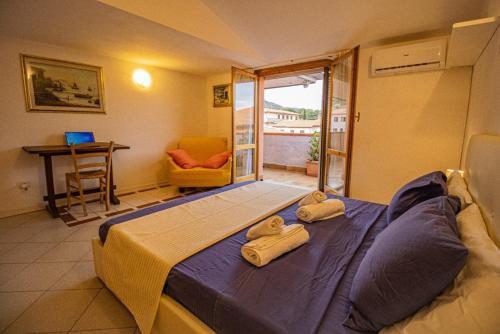 Katil atau katil-katil dalam bilik di Attico con piscina pivata a Porto Azzurro