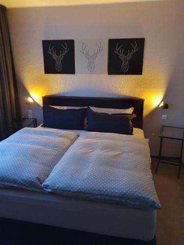 Postel nebo postele na pokoji v ubytování Schloss Hotel GbR