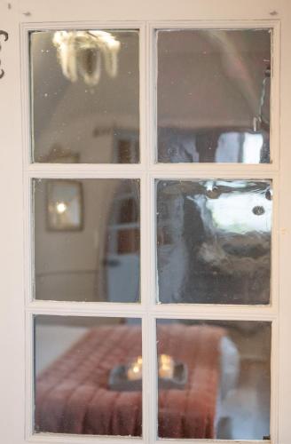 a close up of a window in a room at les Myrrhophores et Spa, Chambres d'Hôtes et Gîtes de charme in Abbeville