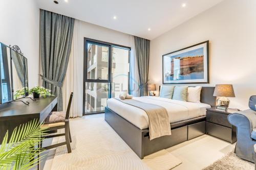 Near Circle Mall and steps from the park, Hyati Avenue, JVC by Deluxe Holiday Homes