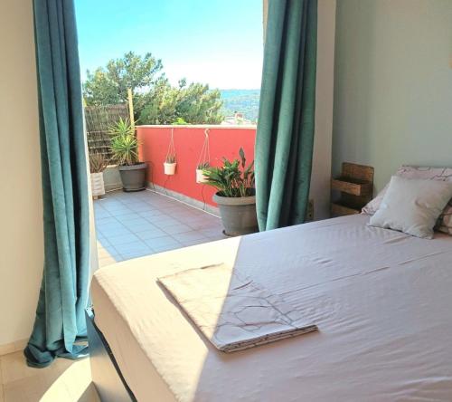 Vouliagmeni Top Floor Maisonette - 2