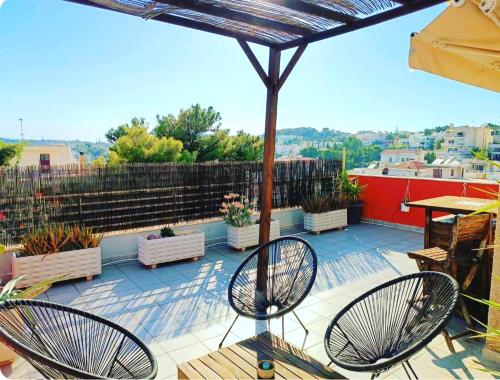 Vouliagmeni Top Floor Maisonette - 2