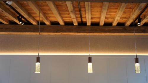 a row of lights hanging from a ceiling at Hotel Hof van Aragon in Lier