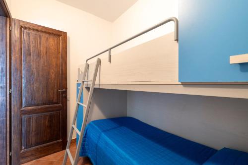 a bunk bed in a small room with a door at Su Cilleri e Silbiu in Baunei