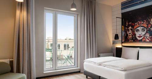 En eller flere senge i et værelse på Vienna House Easy by Wyndham Berlin Potsdamer Platz